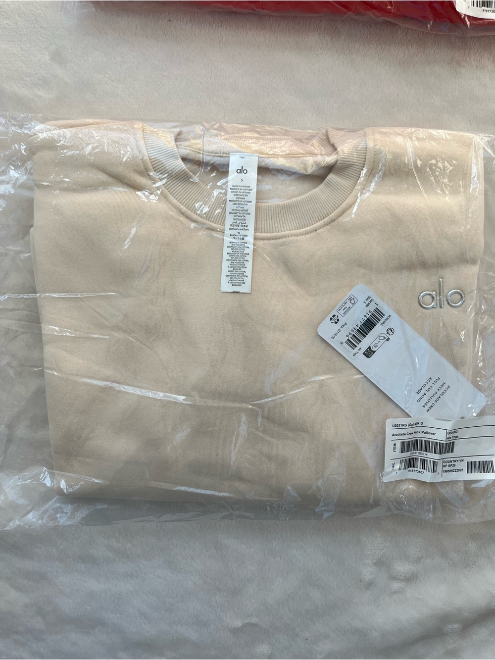 ALO Yoga accolade Crewneck Sweatshirt in oak milk
